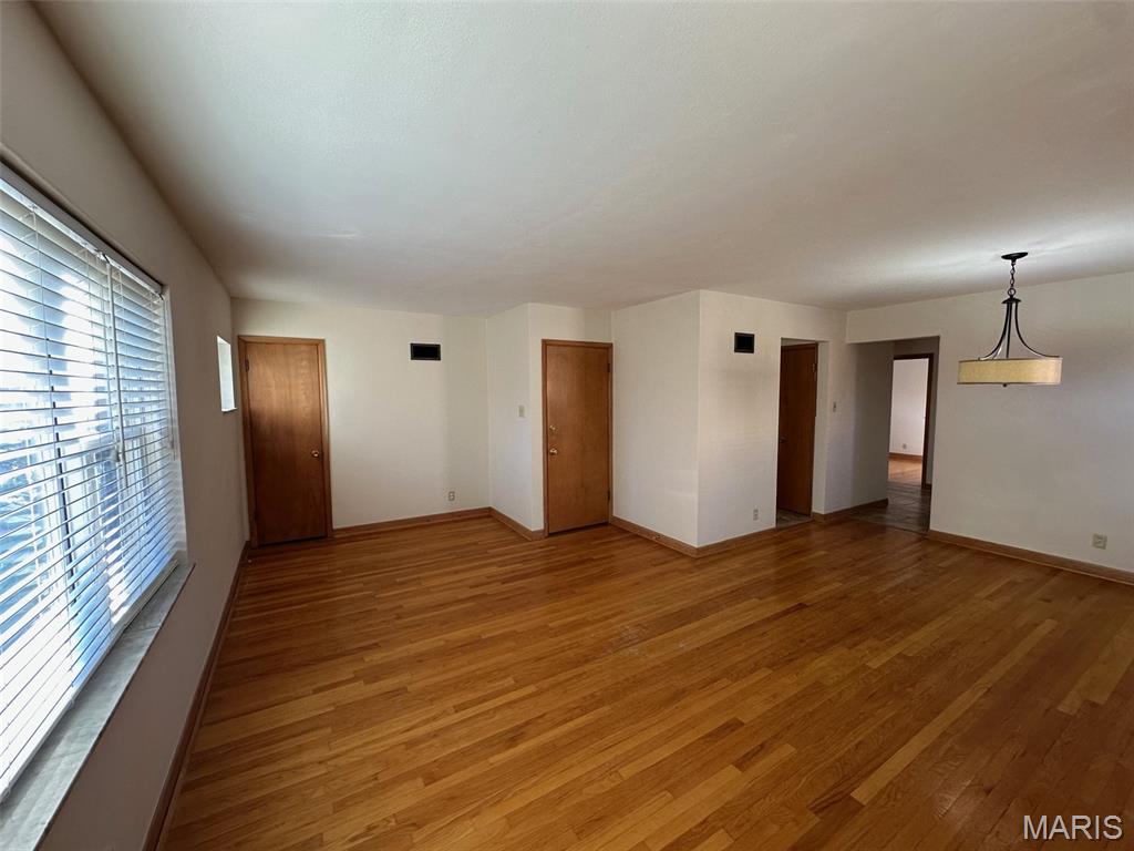 5001 Winona Avenue Unit: 2nd Floor
