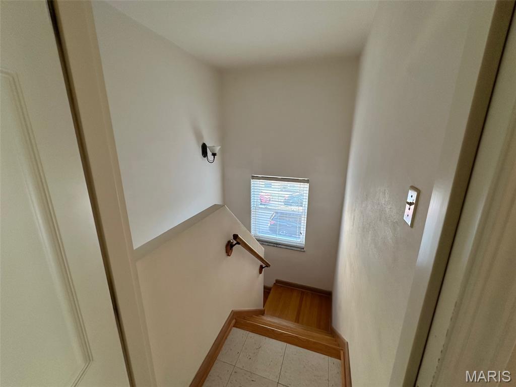 5001 Winona Avenue Unit: 2nd Floor