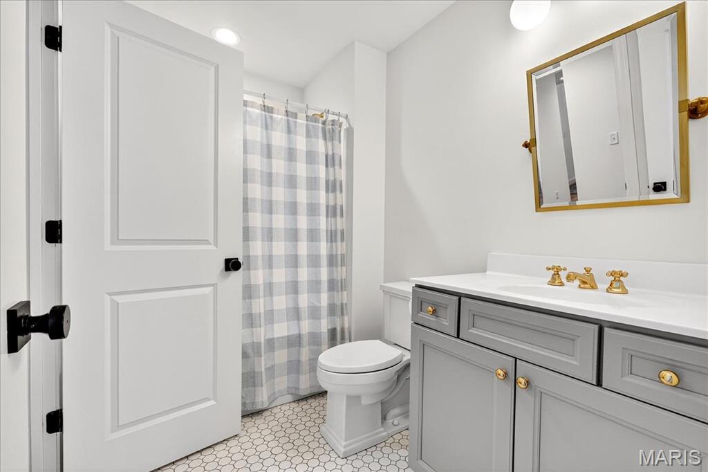 6109 Knights Table Court