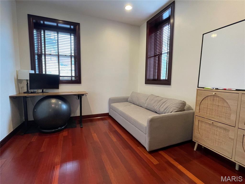 4540 Lindell Boulevard Unit: 106