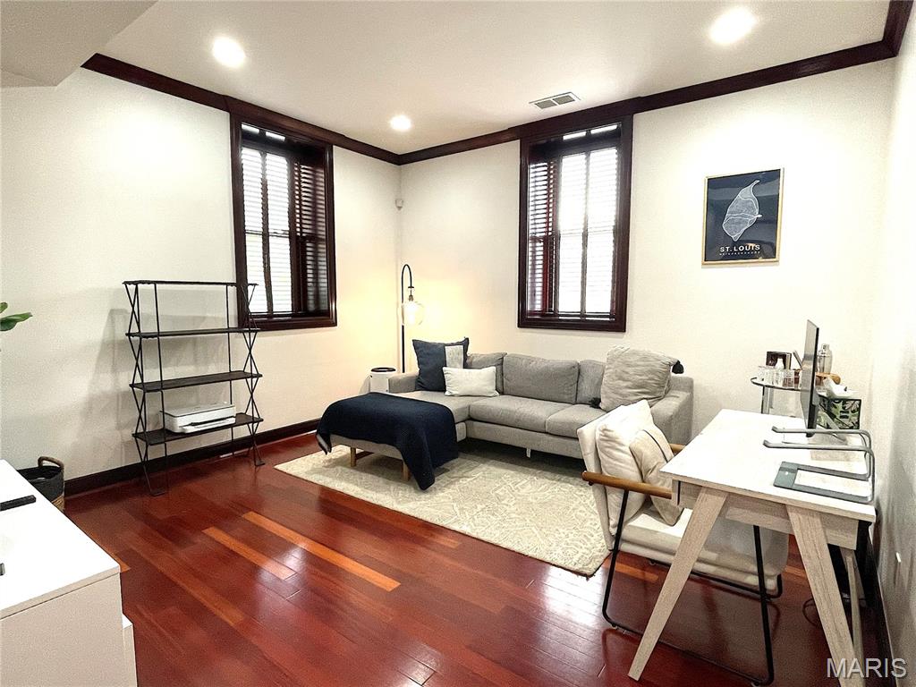 4540 Lindell Boulevard Unit: 106