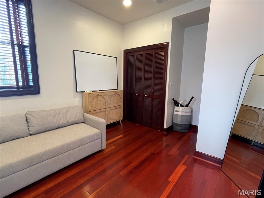 4540 Lindell Boulevard Unit: 106