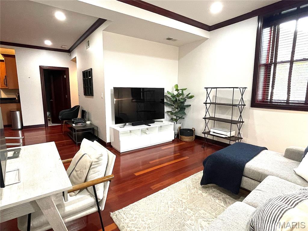 4540 Lindell Boulevard Unit: 106