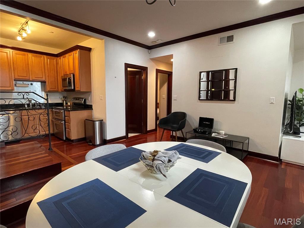 4540 Lindell Boulevard Unit: 106