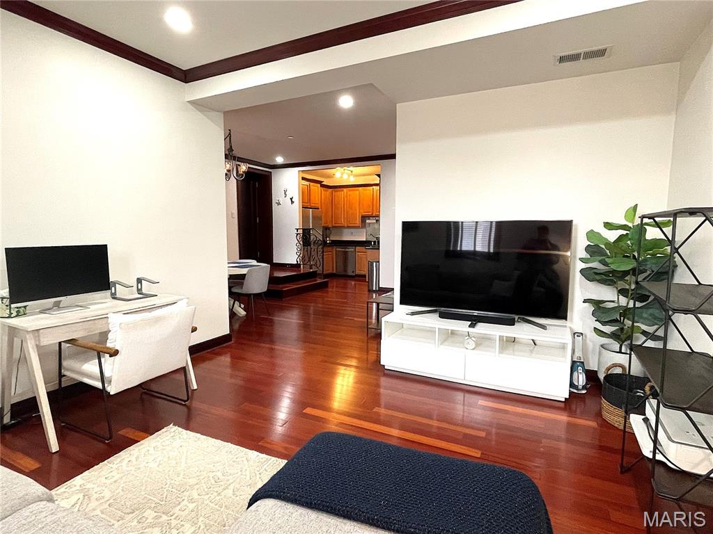 4540 Lindell Boulevard Unit: 106