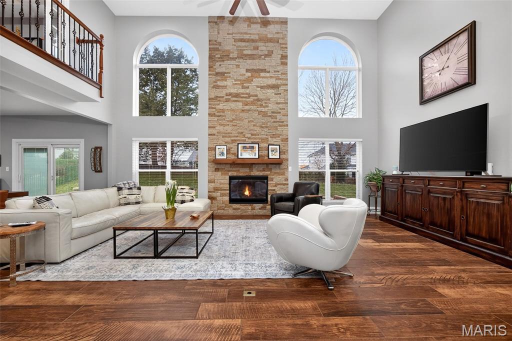 22 Fall Flower Court