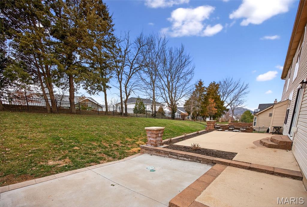 22 Fall Flower Court