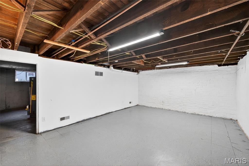 123 W Thornton Avenue