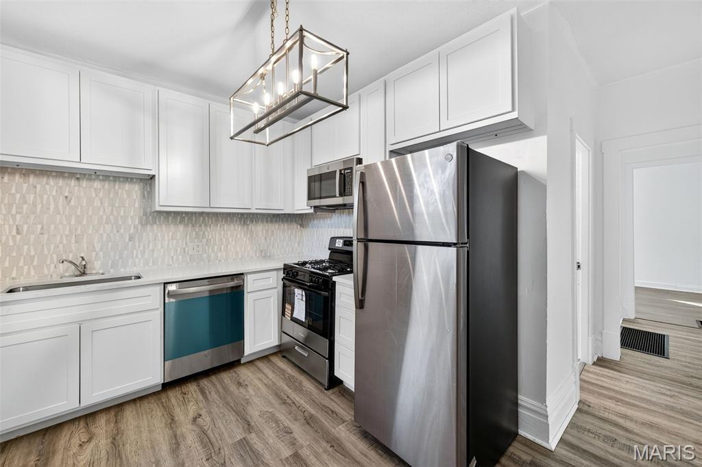 123 W Thornton Avenue