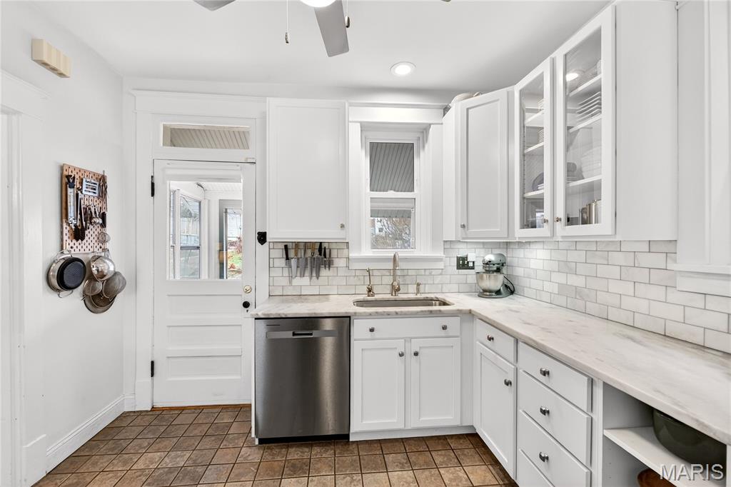 6038 Columbia Avenue