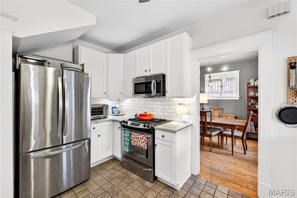 6038 Columbia Avenue