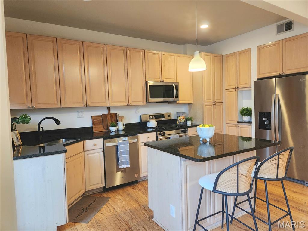 6226 Southwood Avenue Unit: 2E