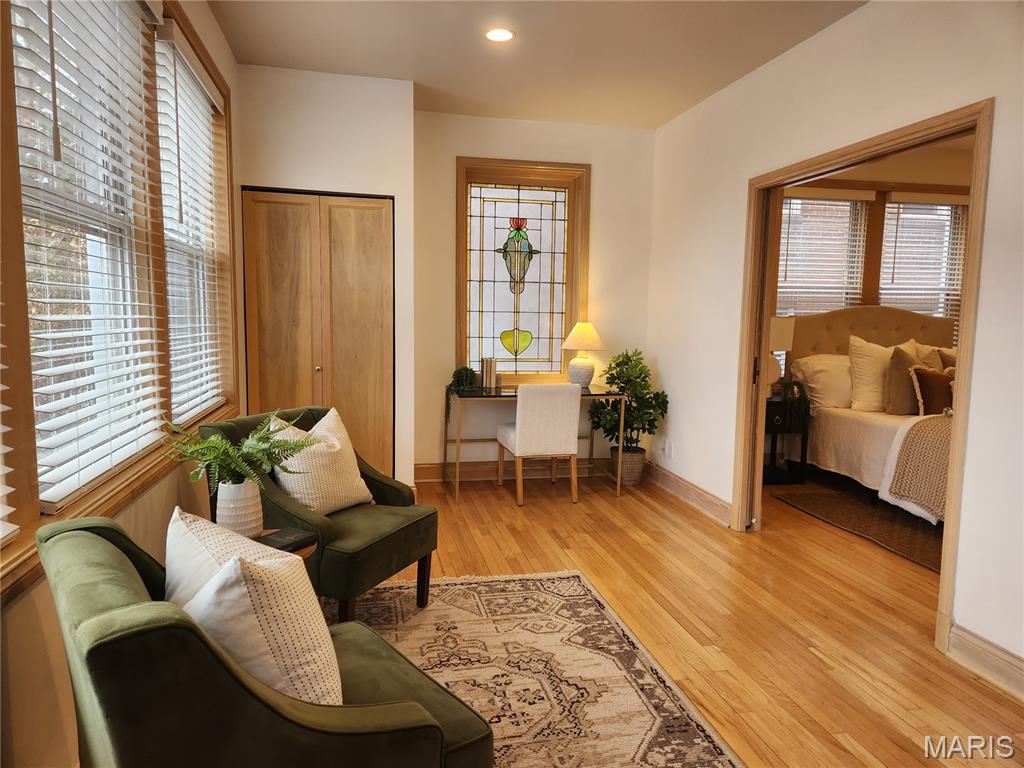 6226 Southwood Avenue Unit: 2E