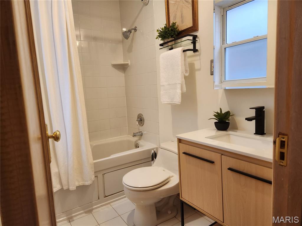 6226 Southwood Avenue Unit: 2E