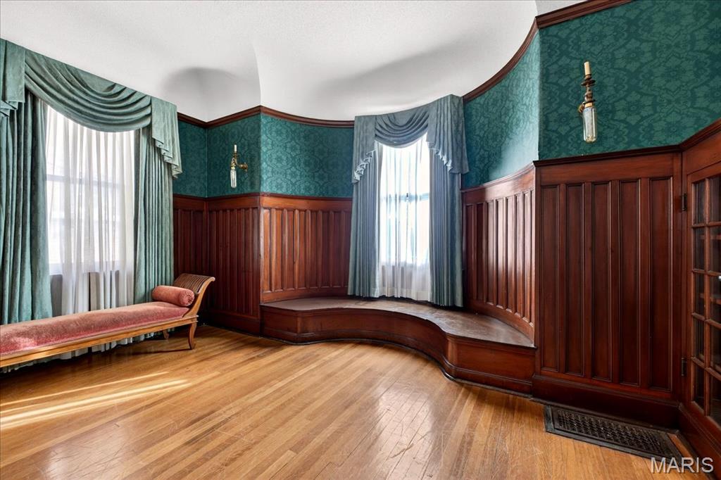 5103 Waterman Boulevard