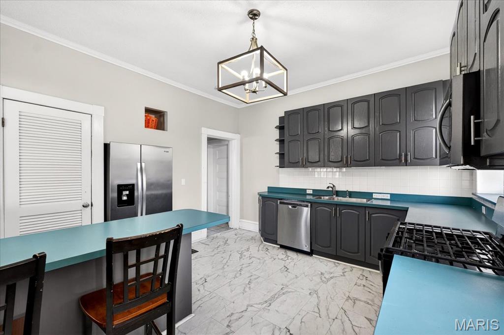 5103 Waterman Boulevard