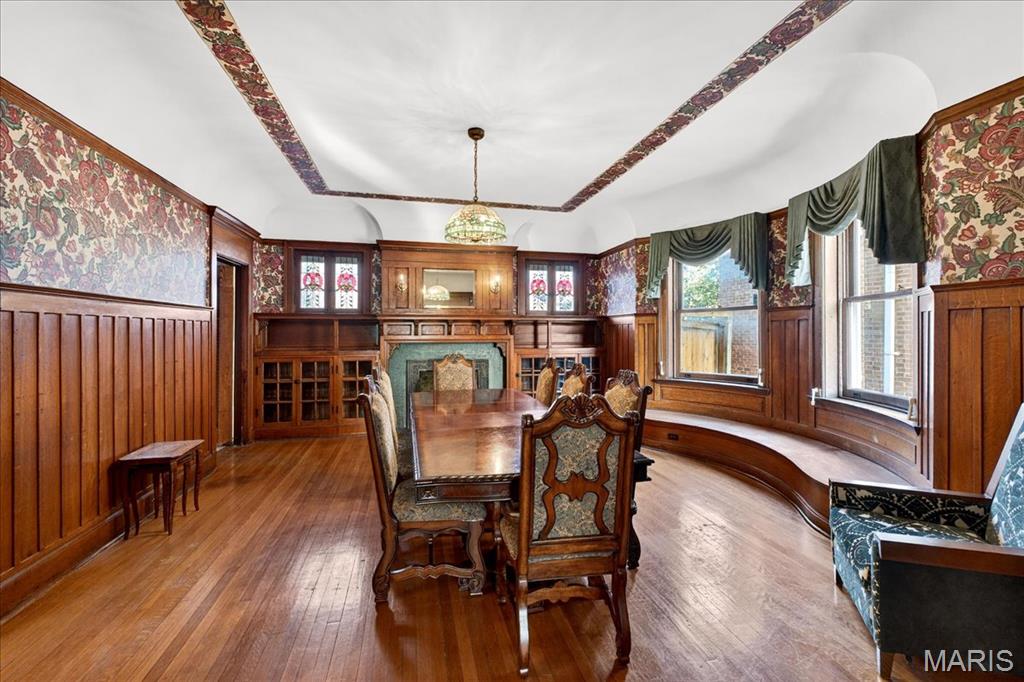 5103 Waterman Boulevard