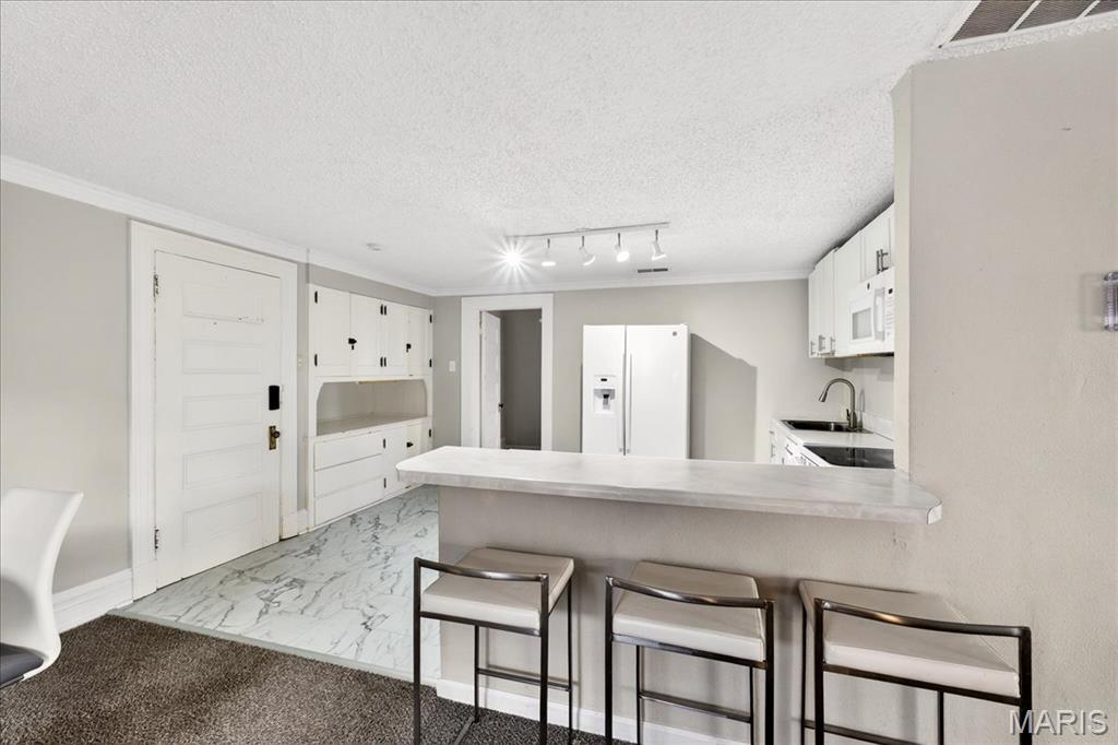 5103 Waterman Boulevard