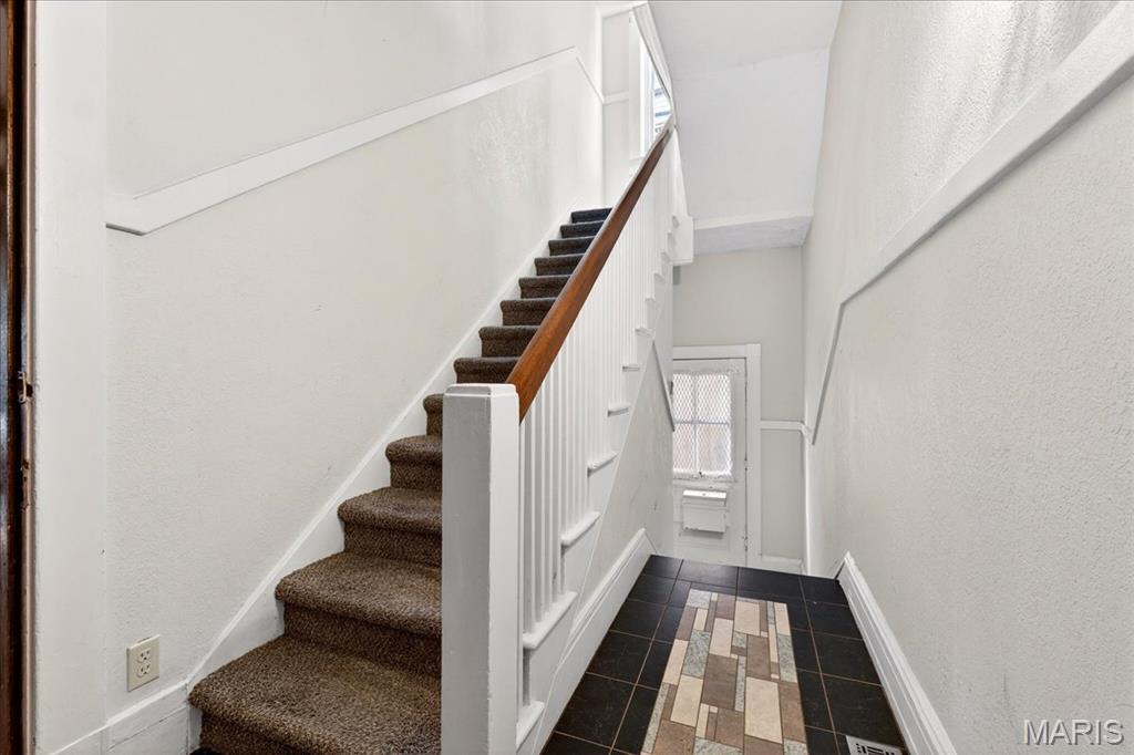 5103 Waterman Boulevard