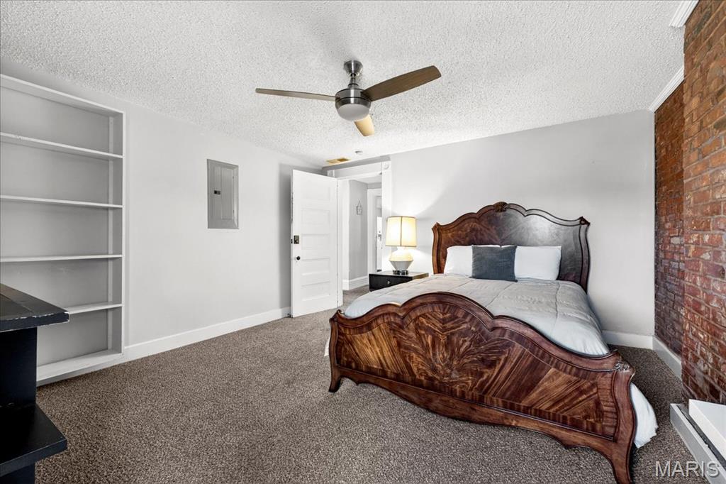 5103 Waterman Boulevard