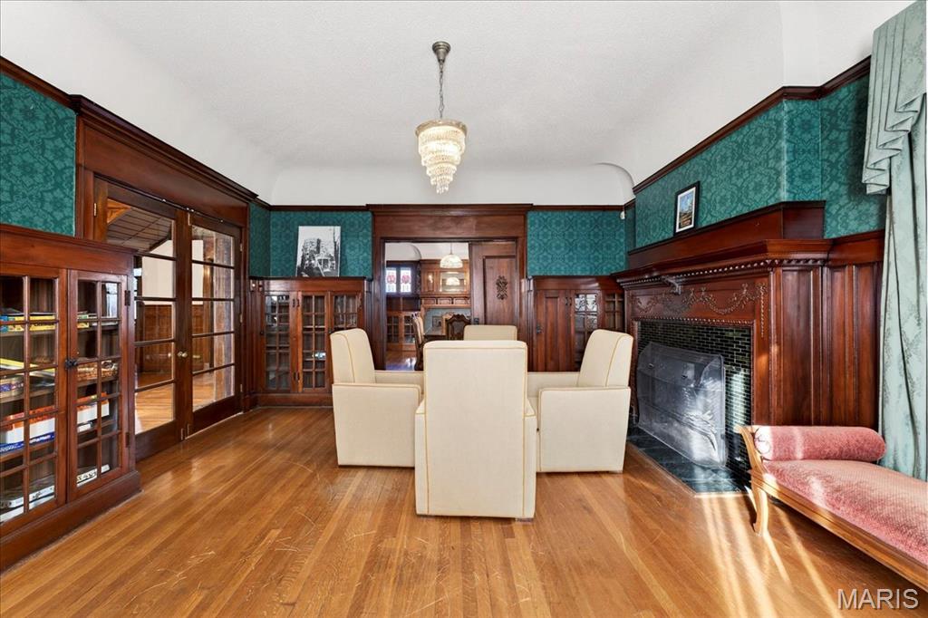 5103 Waterman Boulevard