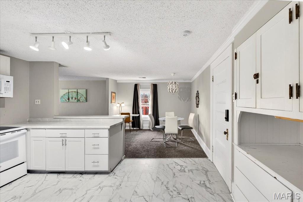 5103 Waterman Boulevard