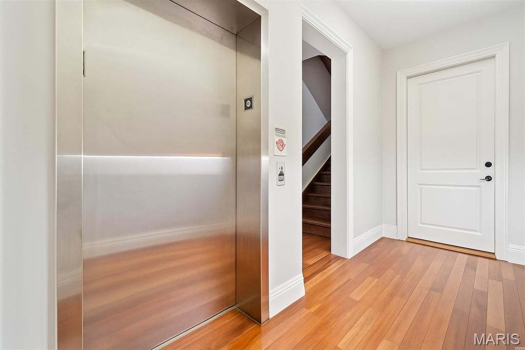 4411 McPherson Avenue Unit: 2