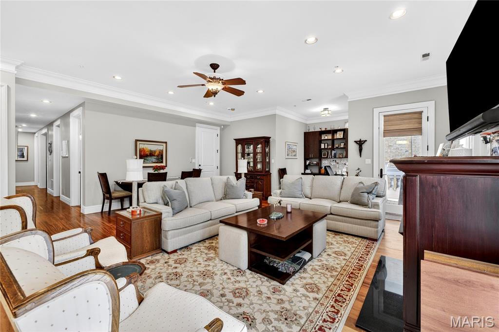 4411 McPherson Avenue Unit: 2