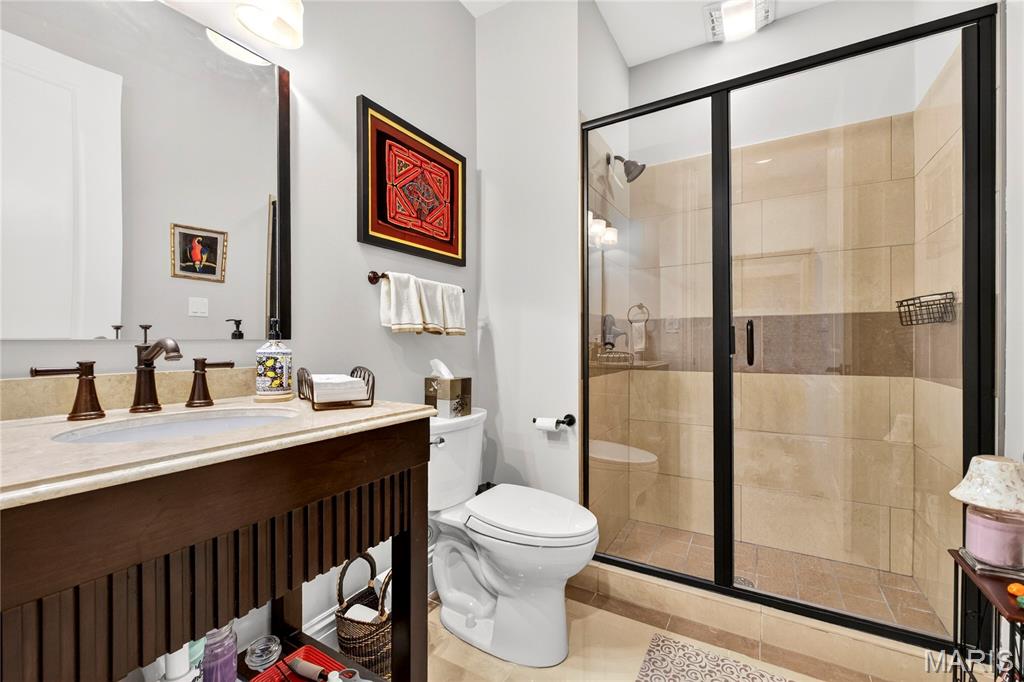 4411 McPherson Avenue Unit: 2