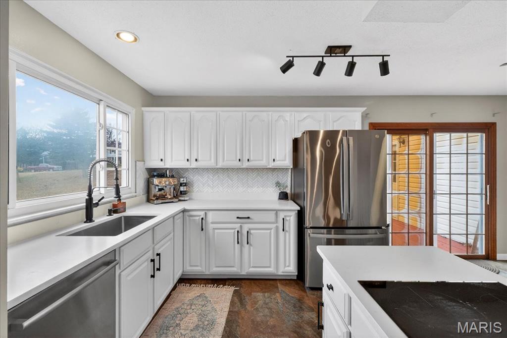 13290 Kenroyal Drive