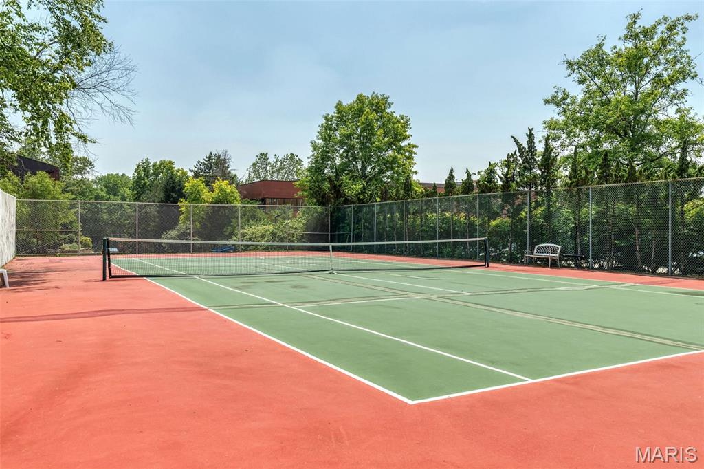 572 Coeur De Royale Drive Unit: 306