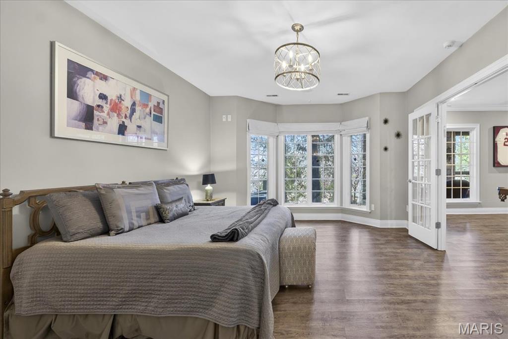 27 Bonhomme Grove Court