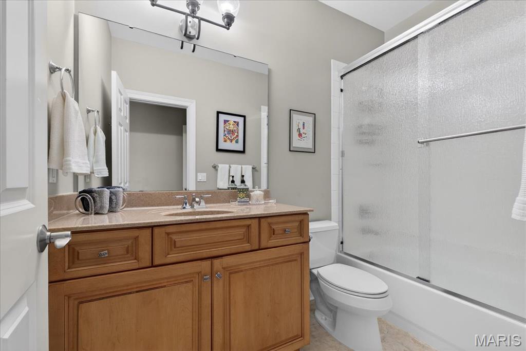 27 Bonhomme Grove Court