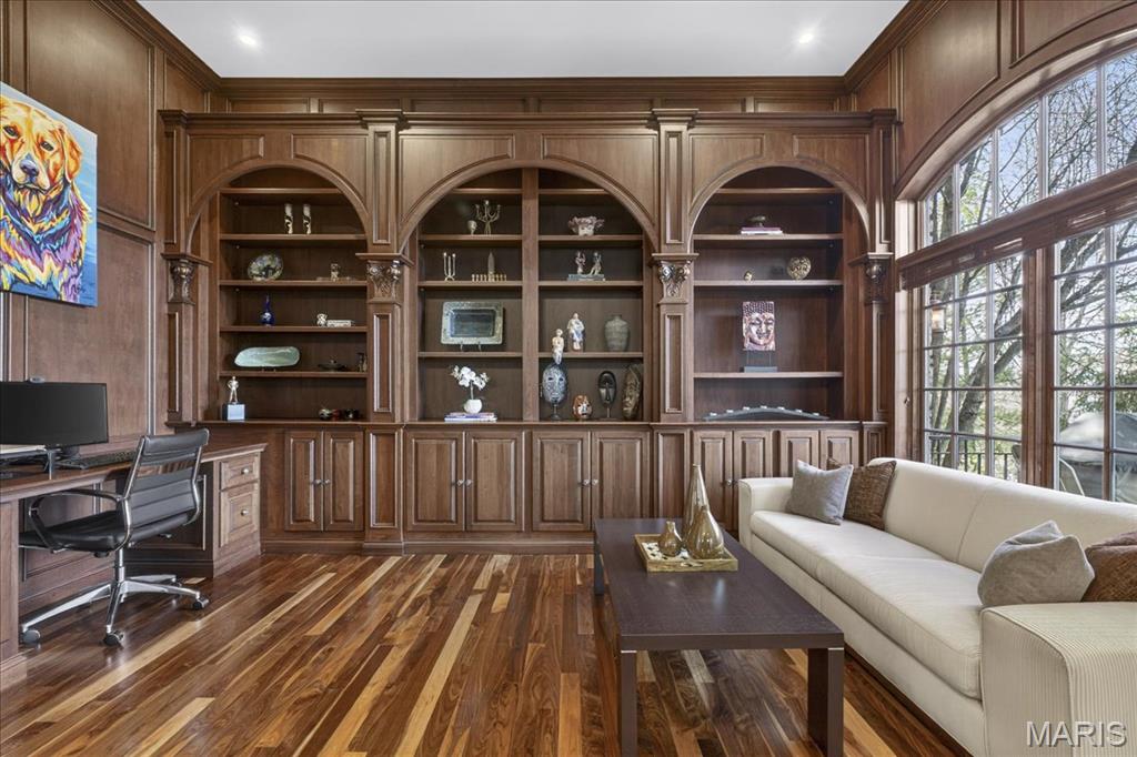 27 Bonhomme Grove Court