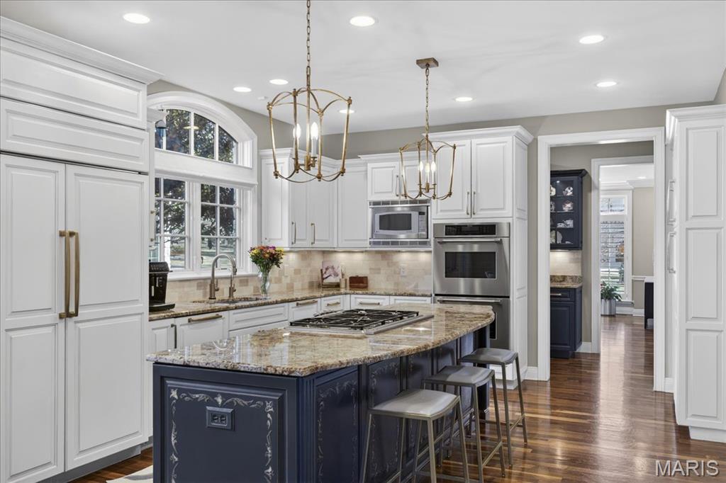 27 Bonhomme Grove Court