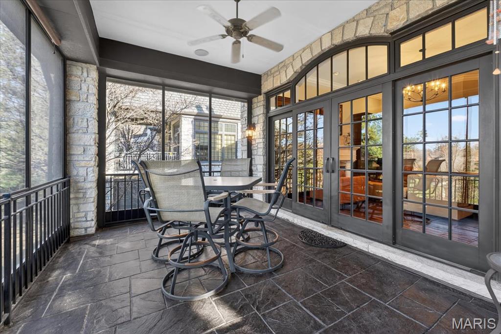 27 Bonhomme Grove Court