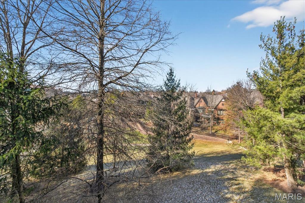 27 Bonhomme Grove Court