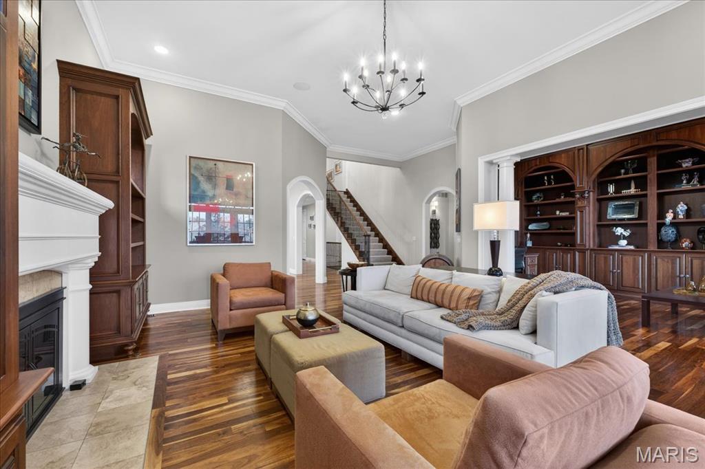 27 Bonhomme Grove Court