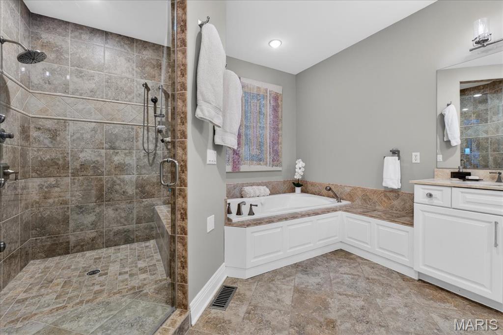 27 Bonhomme Grove Court