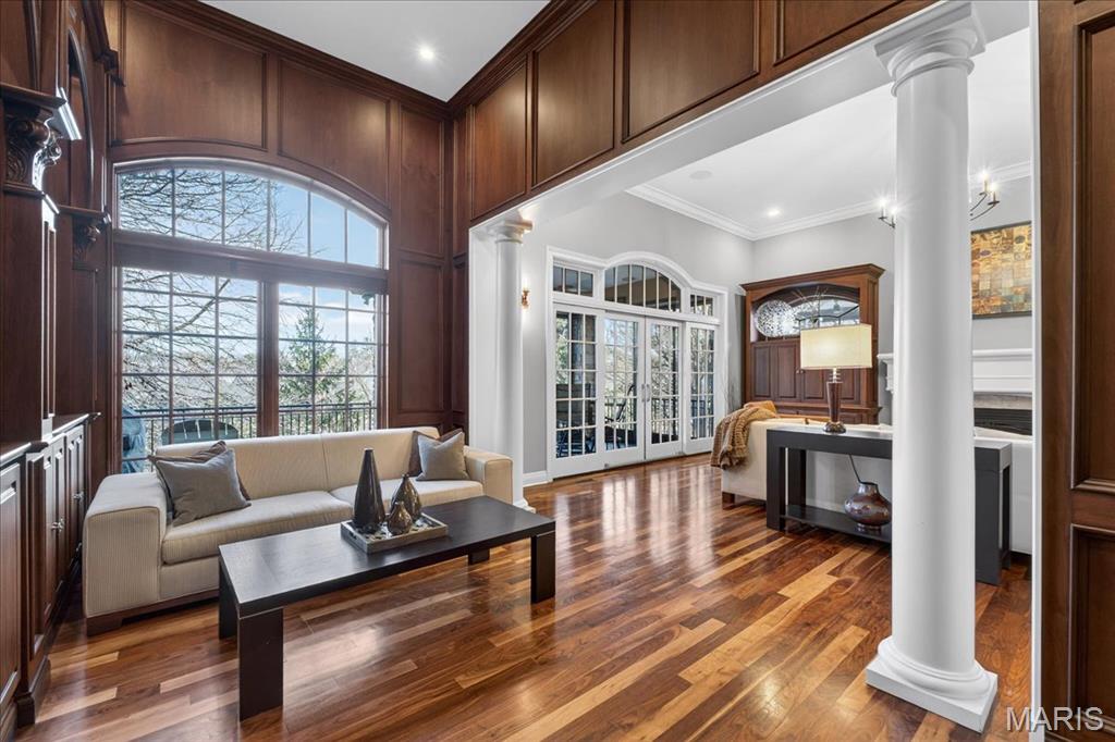 27 Bonhomme Grove Court