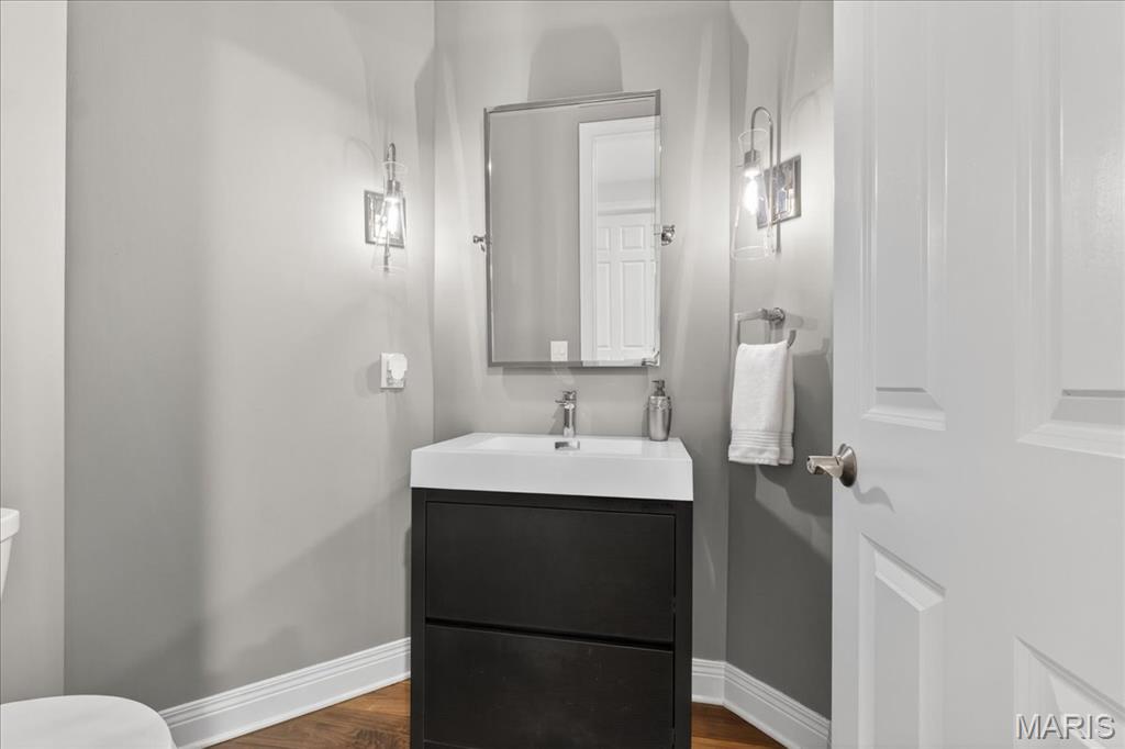 27 Bonhomme Grove Court