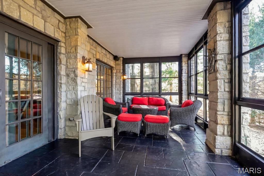 27 Bonhomme Grove Court