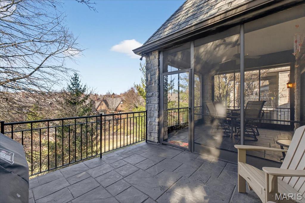 27 Bonhomme Grove Court