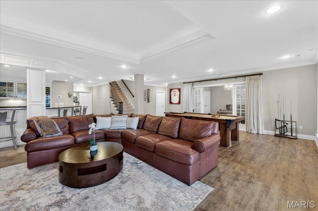 27 Bonhomme Grove Court