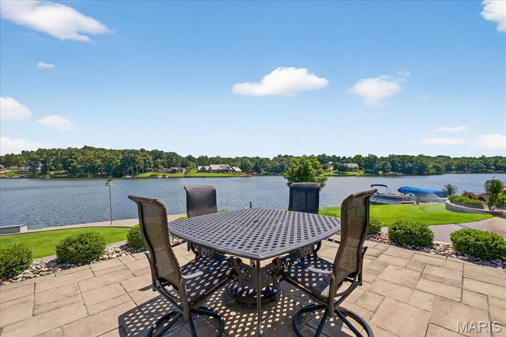 6020 N Lakeshore Drive