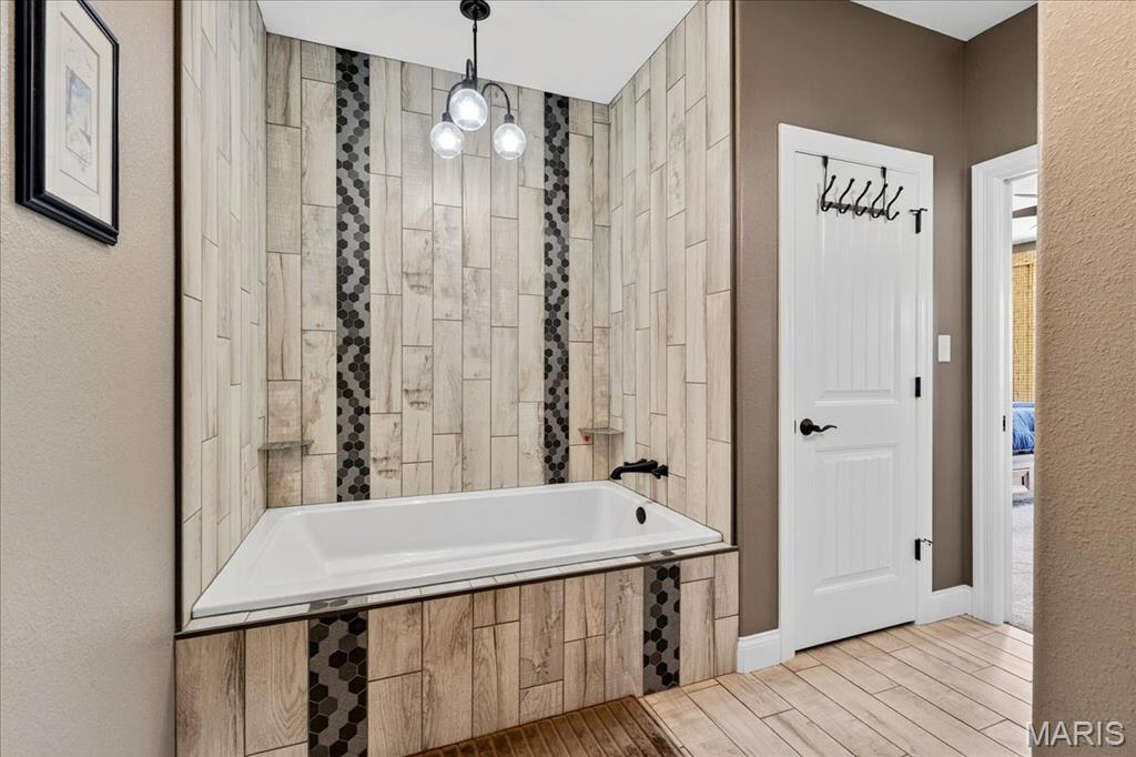 6020 N Lakeshore Drive