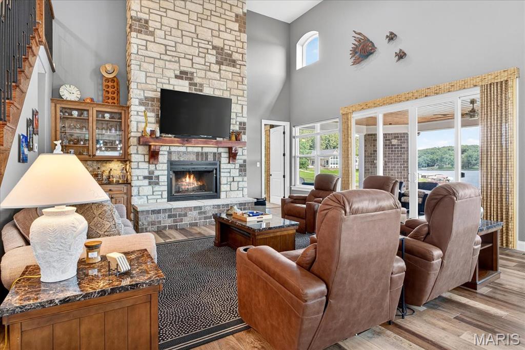 6020 N Lakeshore Drive