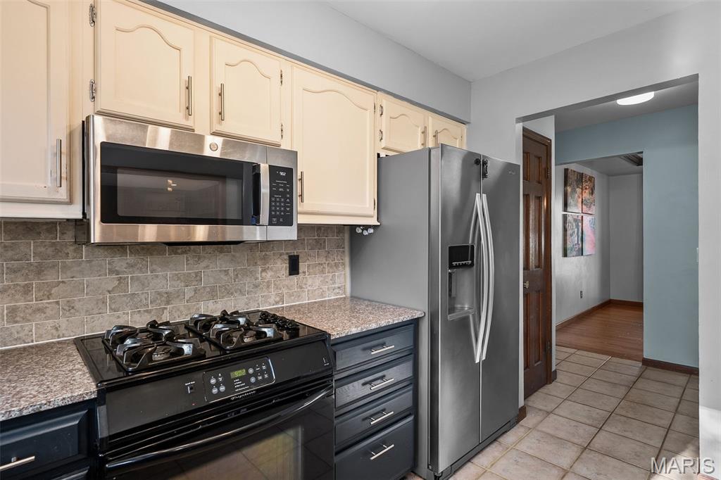 120 Hunters Pointe Drive