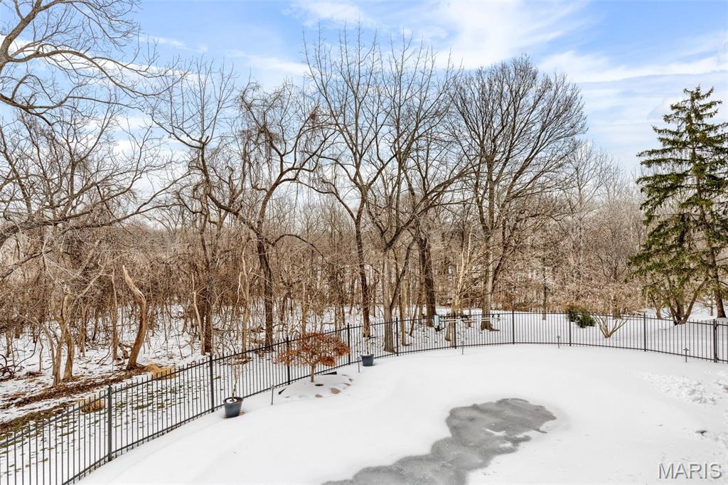 1040 Greystone Manor Parkway