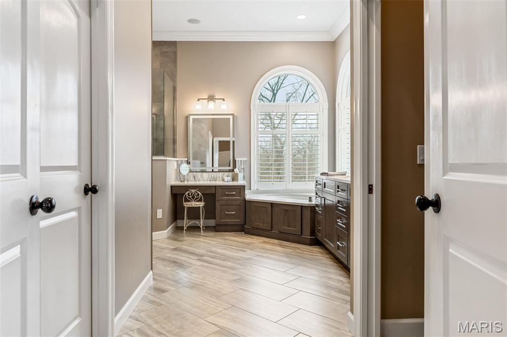 1040 Greystone Manor Parkway